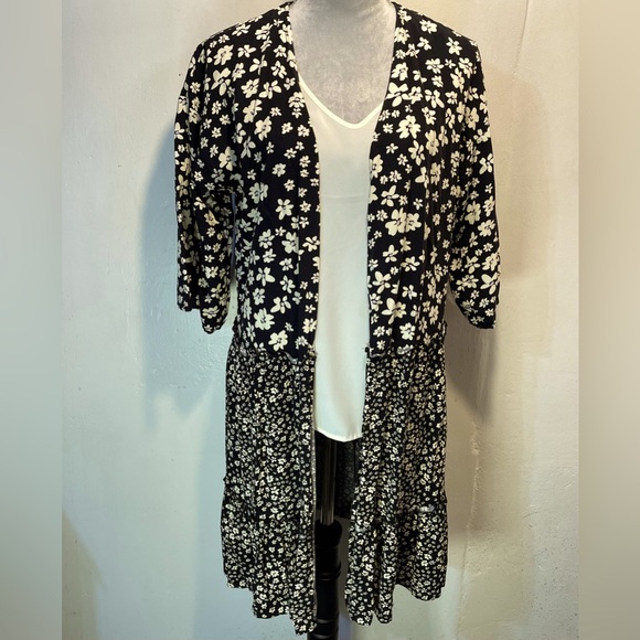 Maurices Tops - #0223 Maurices Black/Ivory/Grey Floral Kimono Sections w/ Ruffle accents-S